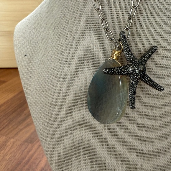 Silver Tone Starfish Charm Blue Gold Geode Style Pendant Long Beachy Necklace - Picture 3 of 7